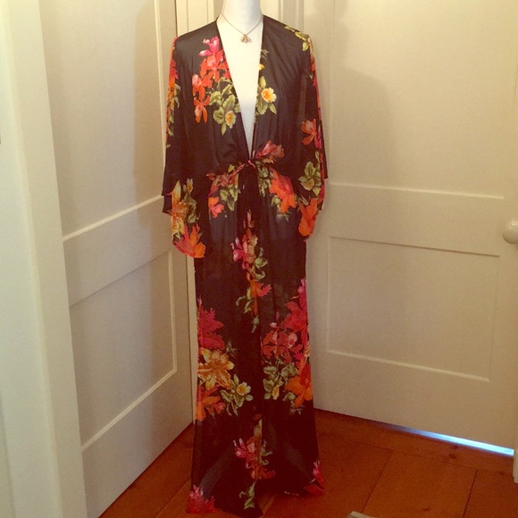 Victoria's Secret Other - Gorgeous Victoria’s Secret Kimono Robe 🌺